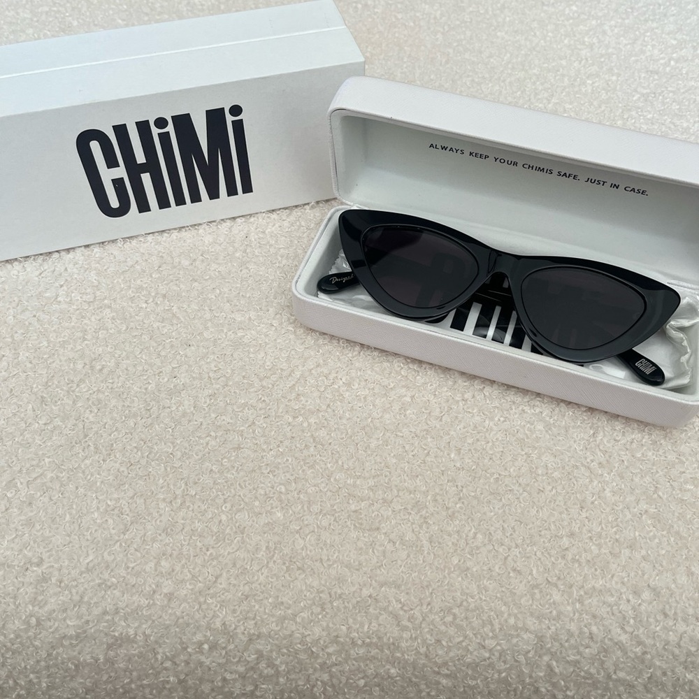 Chimi Black Cat-Eye Sunglasses